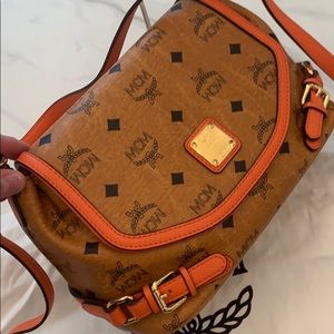 Woman’s MCM crossbody/handbag!!!